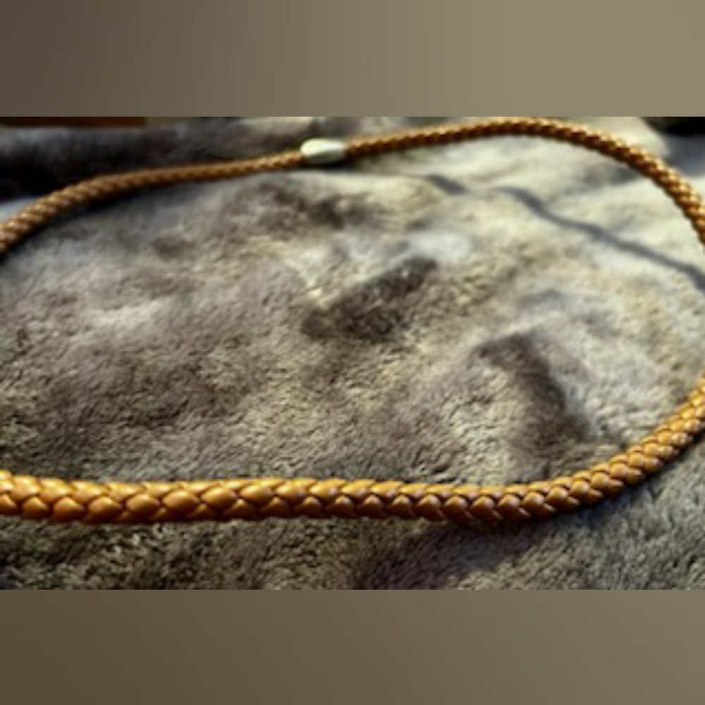 Tan braided necklace - Picture 2 of 2